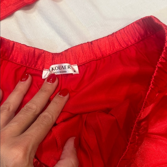 🍒Red Satiny Sleepwear Set by Ekouaer size Medium - Picture 4 of 5
